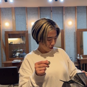 ハイライトでラフにグレイヘアーを味方に◎